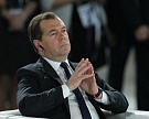 Медведев призвал активнее использовать отечественные семена