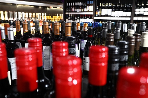 Почти половина россиян предпочитает отечественное вино