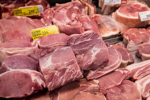 Девальвация рубля грозит производителям мяса ценовыми ножницами