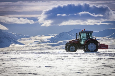 Компания AGCO отправила трактор к Южному Полюсу