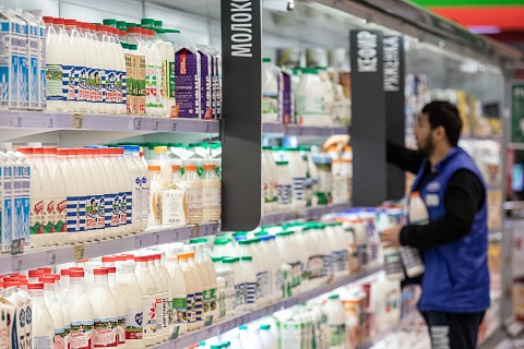 Продажи молочной продукции продолжили снижаться