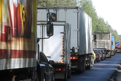 Производители продовольствия просят власти не запрещать въезд транспорта из ЕС