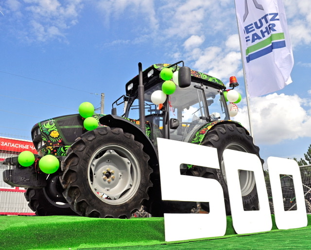 Юбилейный 500-й DEUTZ-FAHR Agrolux 4.80 торжественно вручили владельцу