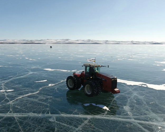 Mitas исследует замёрзшее озеро Байкал