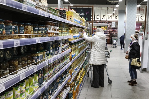 В Госдуме предложили обязать магазины ставить полки для фудшеринга
