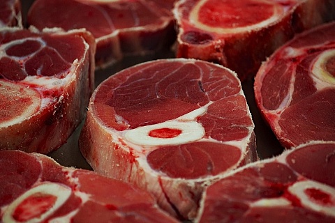 Bloomberg: в 2022 году спрос на говядину в мире резко снизился