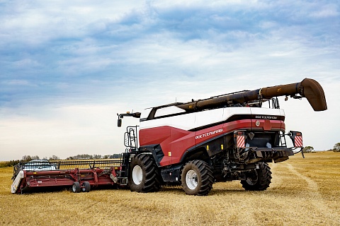 Продажи сельхозтехники в России в январе снизились на 42%