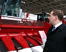 Медведев заявил о необходимости поддержки отечественного сельхозмашиностроения