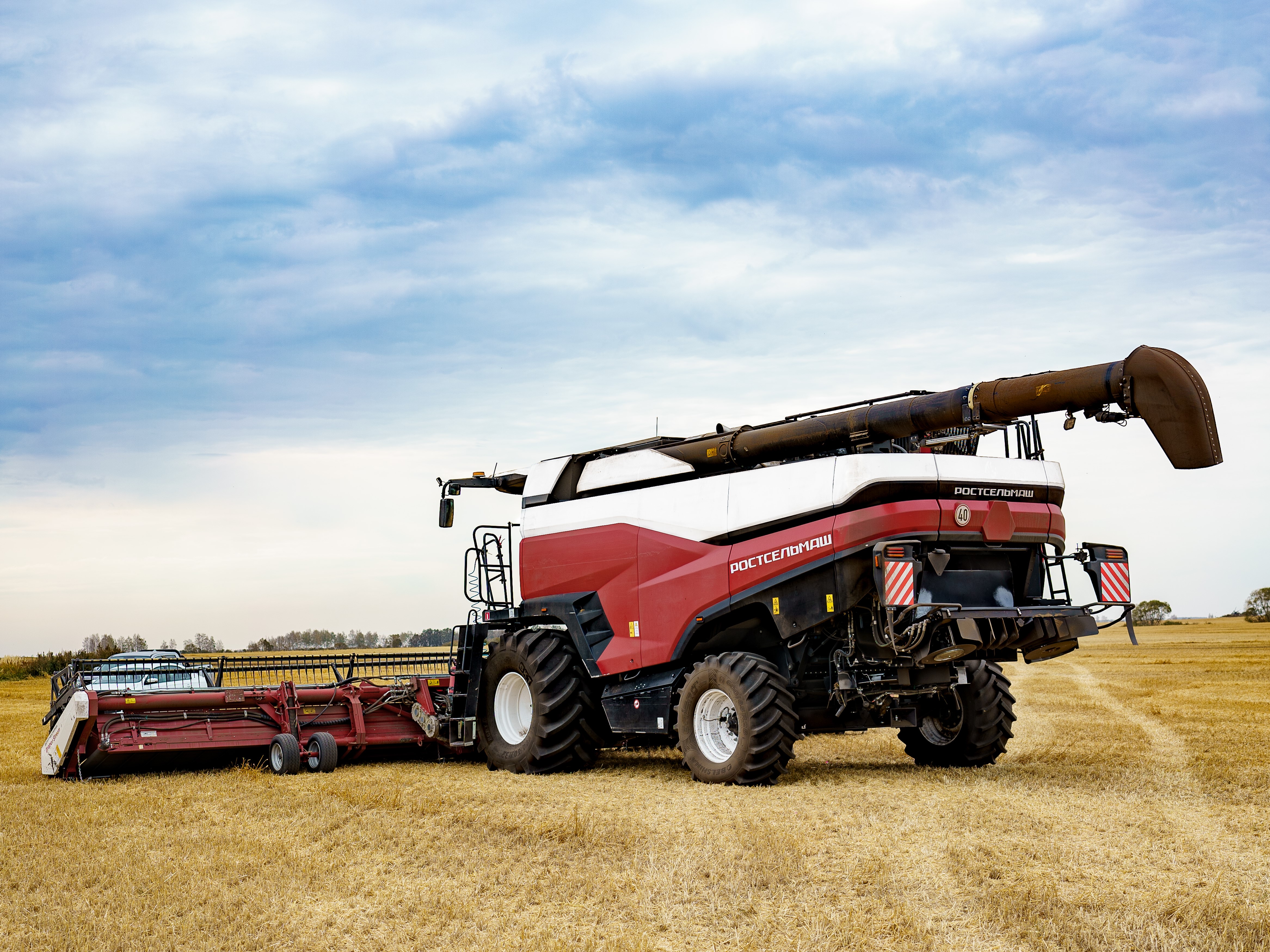 Продажи сельхозтехники в России в январе снизились на 42%