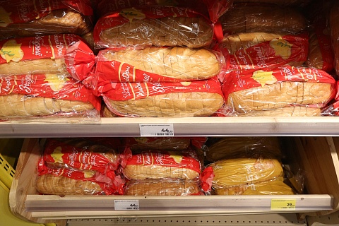 Потребители экономят на хлебе