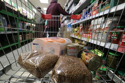Потребители стали больше экономить на продуктах питания