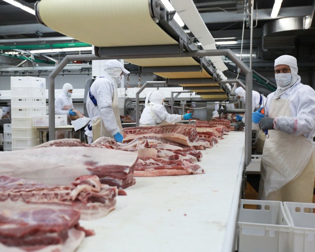 Китай разрешил начать поставки свинины и субпродуктов из России