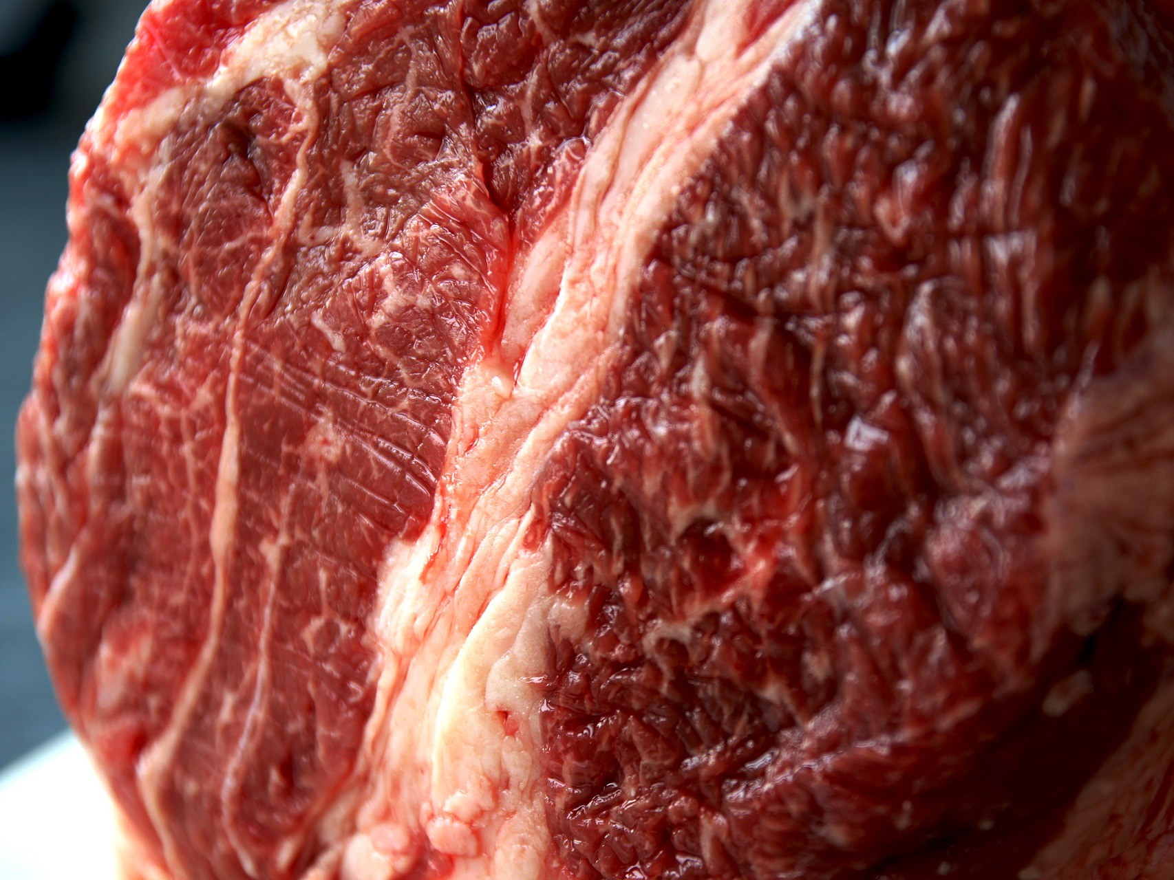 Правительство утвердило квоту на импорт говядины и мяса птицы