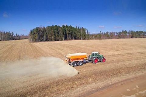 Аграрии увеличили закупки удобрений на 18,2%