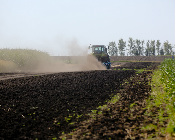 «Агрокомплекс» стремится в лидеры. Холдинг купил активы Parus Agro Group за $345 млн