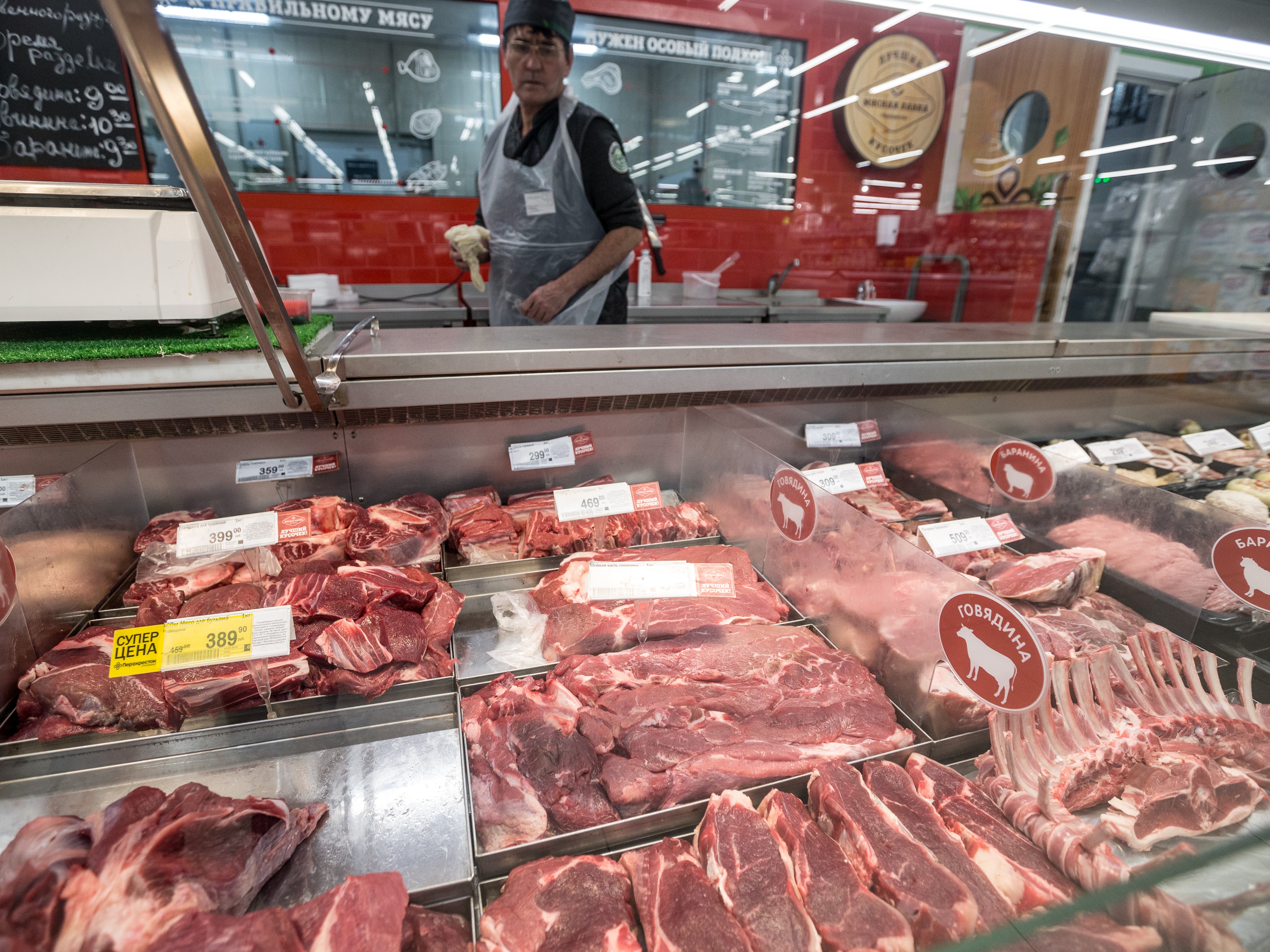 Продажи мяса для шашлыка снизились из-за плохой погоды