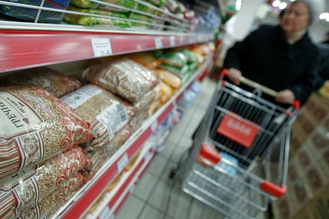 Динамика роста розничных продаж продуктов питания резко замедлится