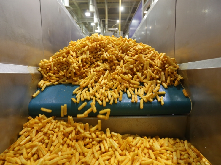 «Гранд Фрайз» приготовит картофель фри. В совместное предприятие «Мираторга» и сети «Вкусно — и точка» будет инвестировано 17,5 млрд руб.