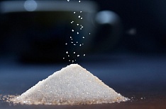 Мировой профицит сахара достигнет рекорда