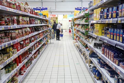 Ритейл предупреждает о проблемах с поставками при фиксации цен на продукты