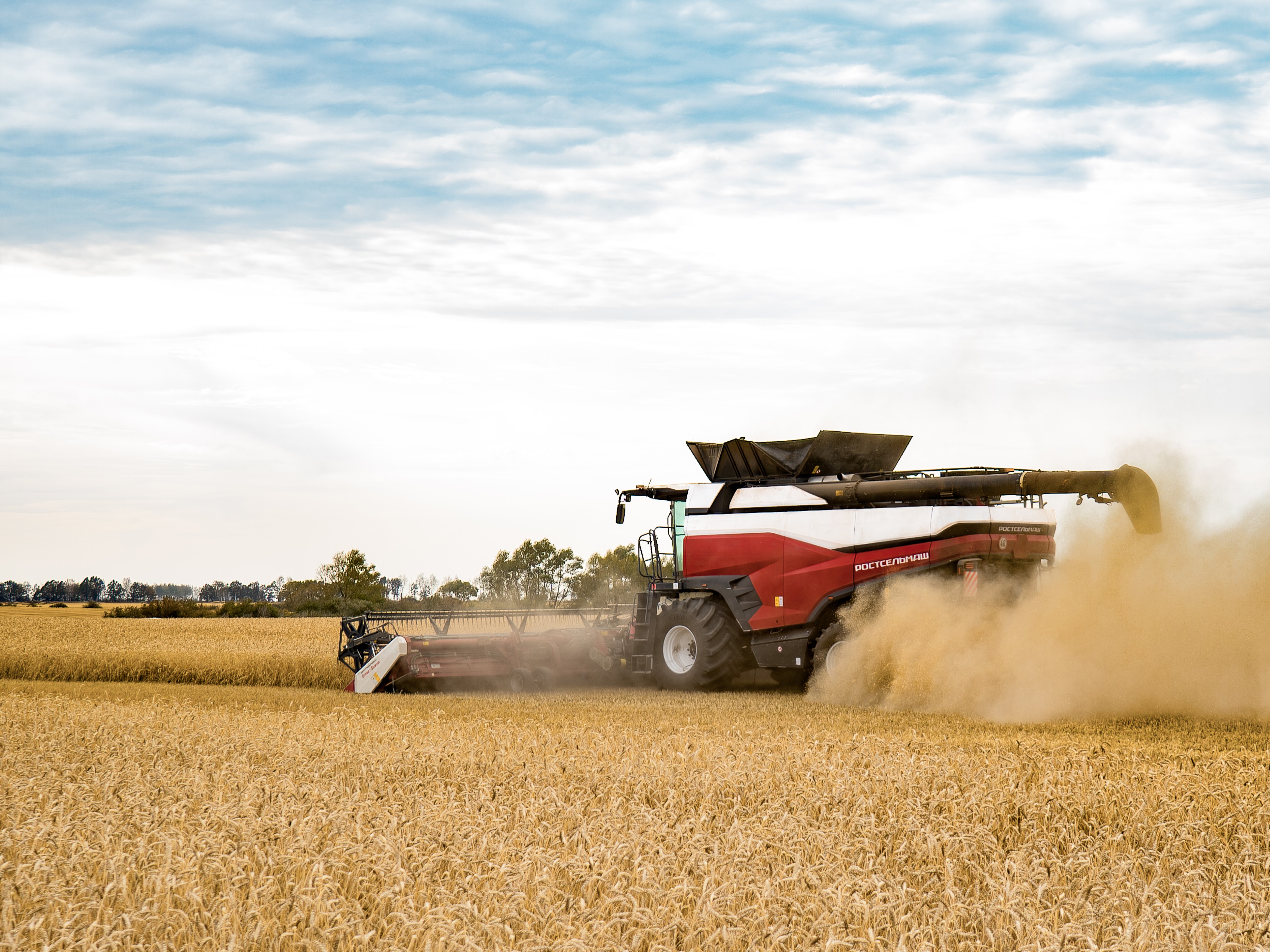 Темп падения продаж сельхозтехники продолжил замедляться