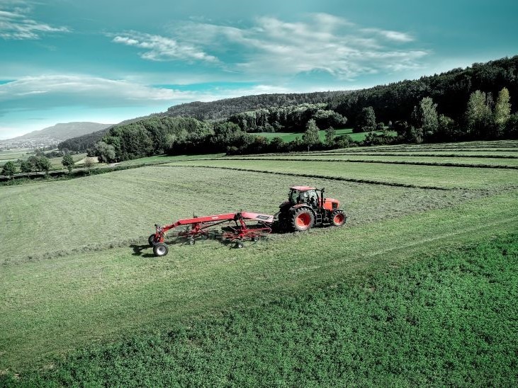 Новые валкообразователи Kverneland линейки CompactLine обеспечат больше гибкости при заготовке кормов