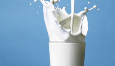 Роспотребнадзор разрешил 60% белорусского молока