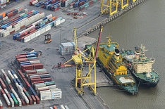 Экспортеры жалуются на перебои с поставками шрота через Прибалтику
