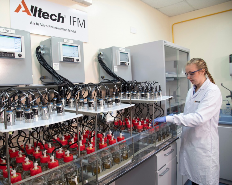 Партнерский материал. В университете Харпер Адамс компания Alltech открывает новую лабораторию IFM™ для изучения усвояемости рационов жвачных в Европе