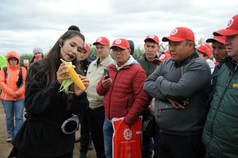 Специалист по силосной кукурузе компании Анастасия Асадова рассказала гостям мероприятия о программе LGAN