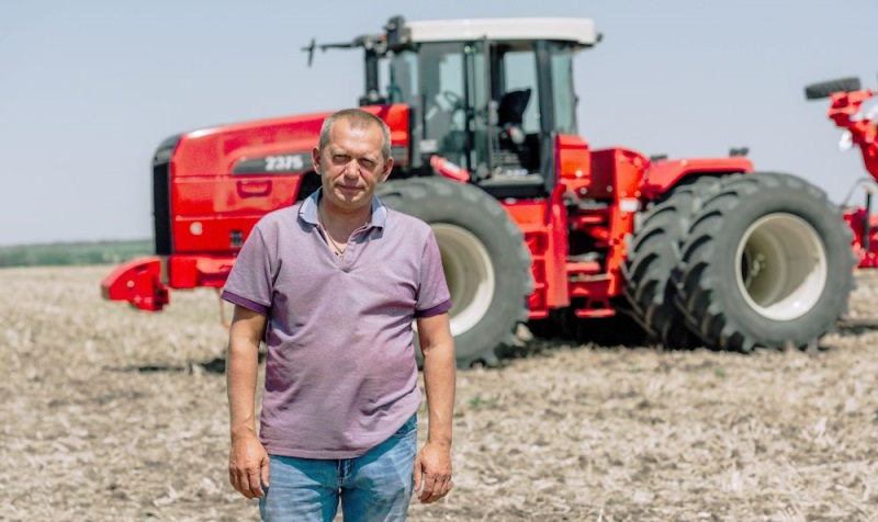 механизатор из Белоглининского района Краснодарского края Юрий Белых возделал на своем поле логотип проекта при помощи трактора модели 2375 