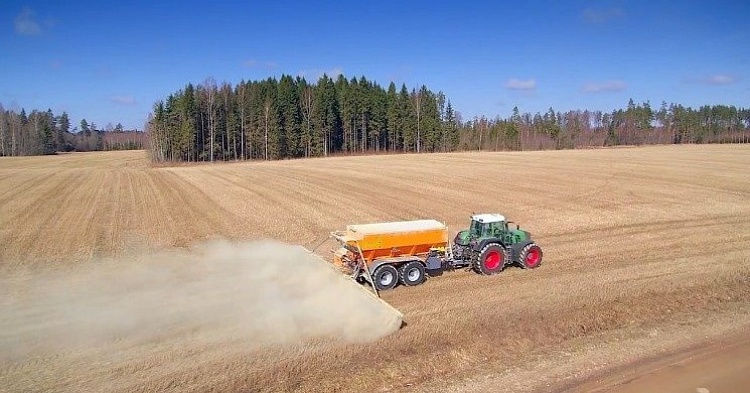 Аграрии увеличили закупки удобрений на 18,2%